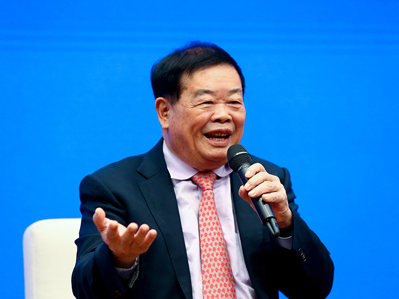 曹德旺参加国新办中外记者见面会:做慈善不止是捐钱